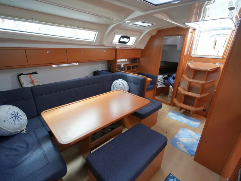 Salon of Carlotta, a Bavaria 41 Cruiser sailboat at Vibo Valentia, Italy