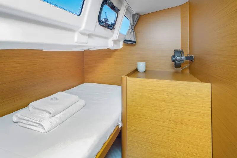 Cabin on OSEJAVA, a Jeanneau Sun Odyssey 490 sailboat at Split, Croatia