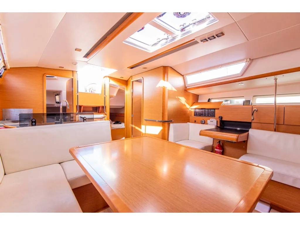 Salon of Ribelle, a Jeanneau Sun Odyssey 439 sailboat at San Vincenzo, Italy