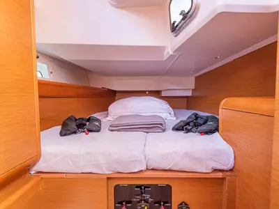 Cabin on Ribelle, a Jeanneau Sun Odyssey 439 sailboat at San Vincenzo, Italy