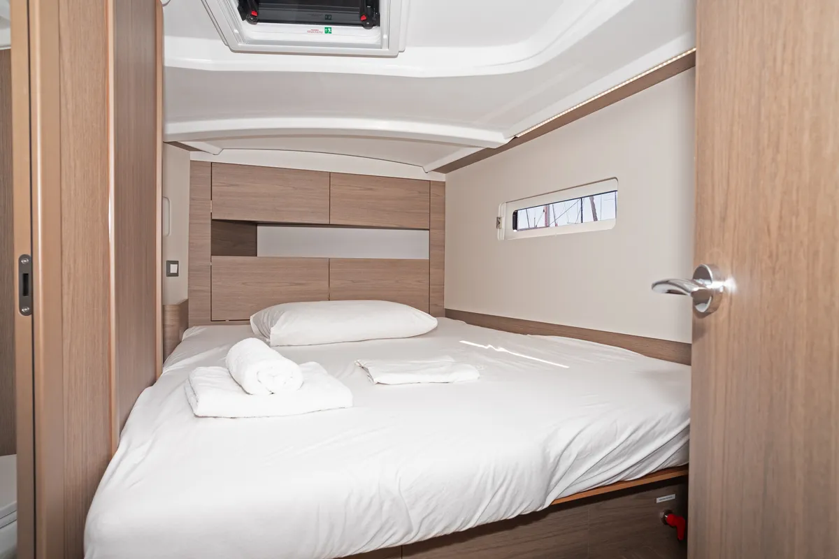 Cabin on Thalassa Nova, a Jeanneau Sun Odyssey 415 sailboat at Split, Croatia