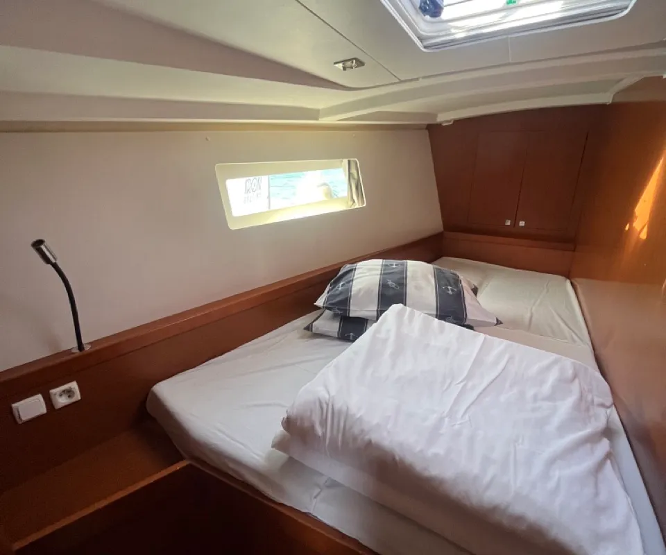 Cabin on Vesna, a Beneteau Oceanis 45 sailboat at Sukošan, Croatia