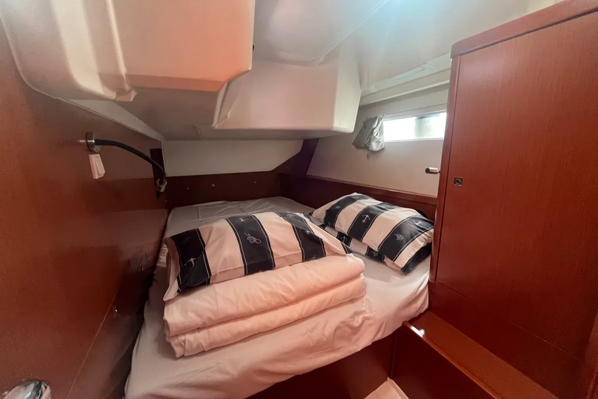 Cabin on Vesna, a Beneteau Oceanis 45 sailboat at Sukošan, Croatia
