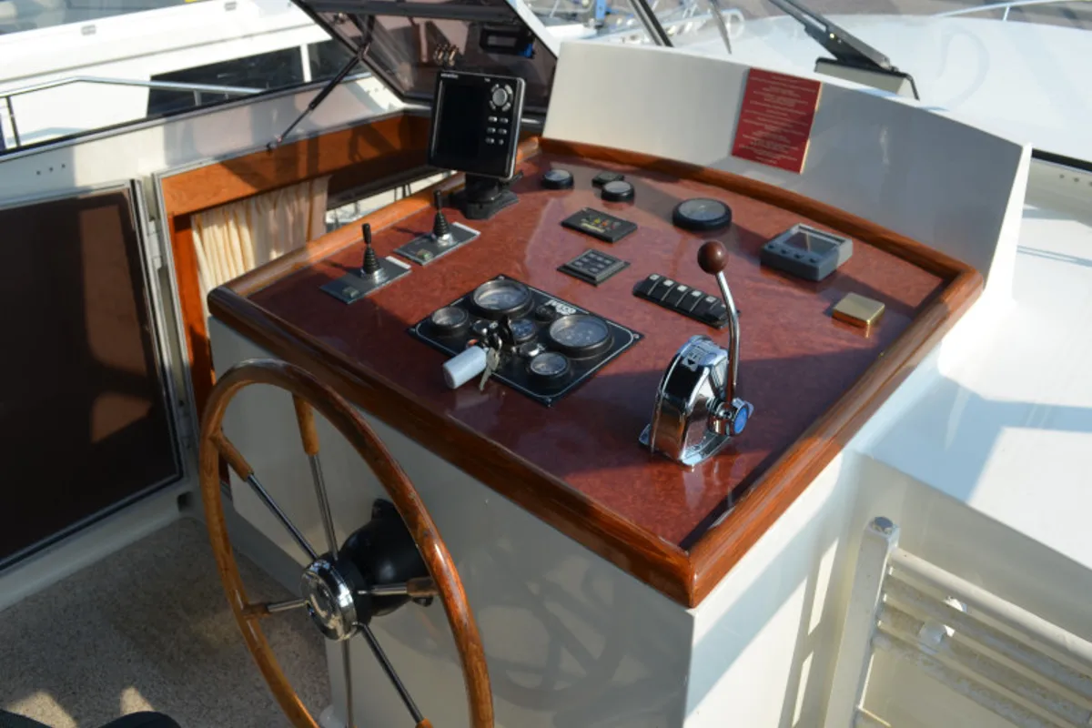 Cockpit of Drait 77, a De Drait Advantage 42 motorboat at Woudsend, Netherlands