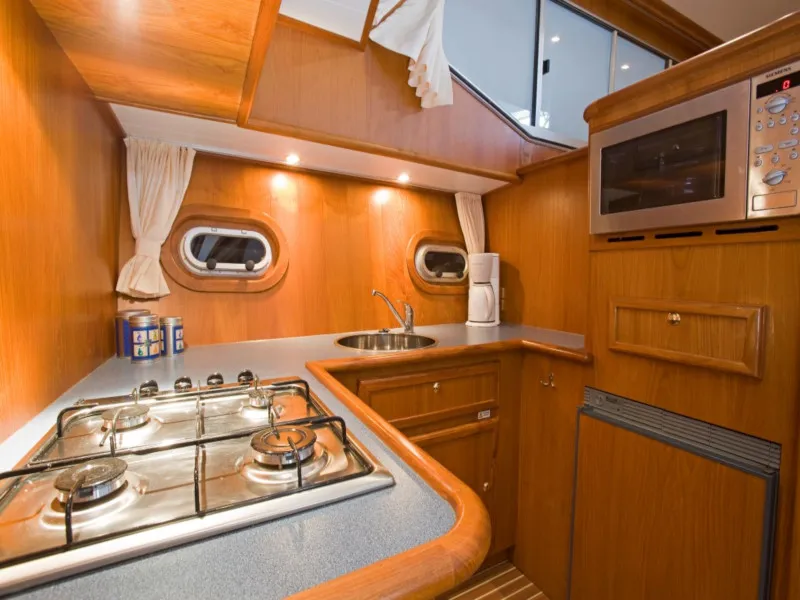 Galley of Drait 77, a De Drait Advantage 42 motorboat at Woudsend, Netherlands