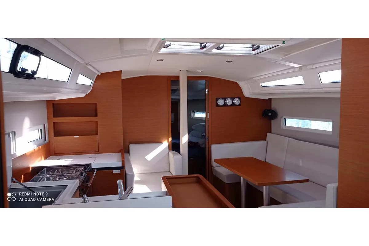 Salon of Alboran Albariño (Las Galletas), a Jeanneau Sun Odyssey 410 sailboat at Elephant Butte Estates, United States