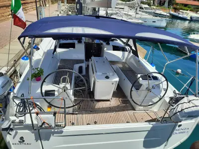 Cockpit of Senza Dubbi II, a Beneteau Oceanis 40.1 sailboat at Tonnarella, Italy