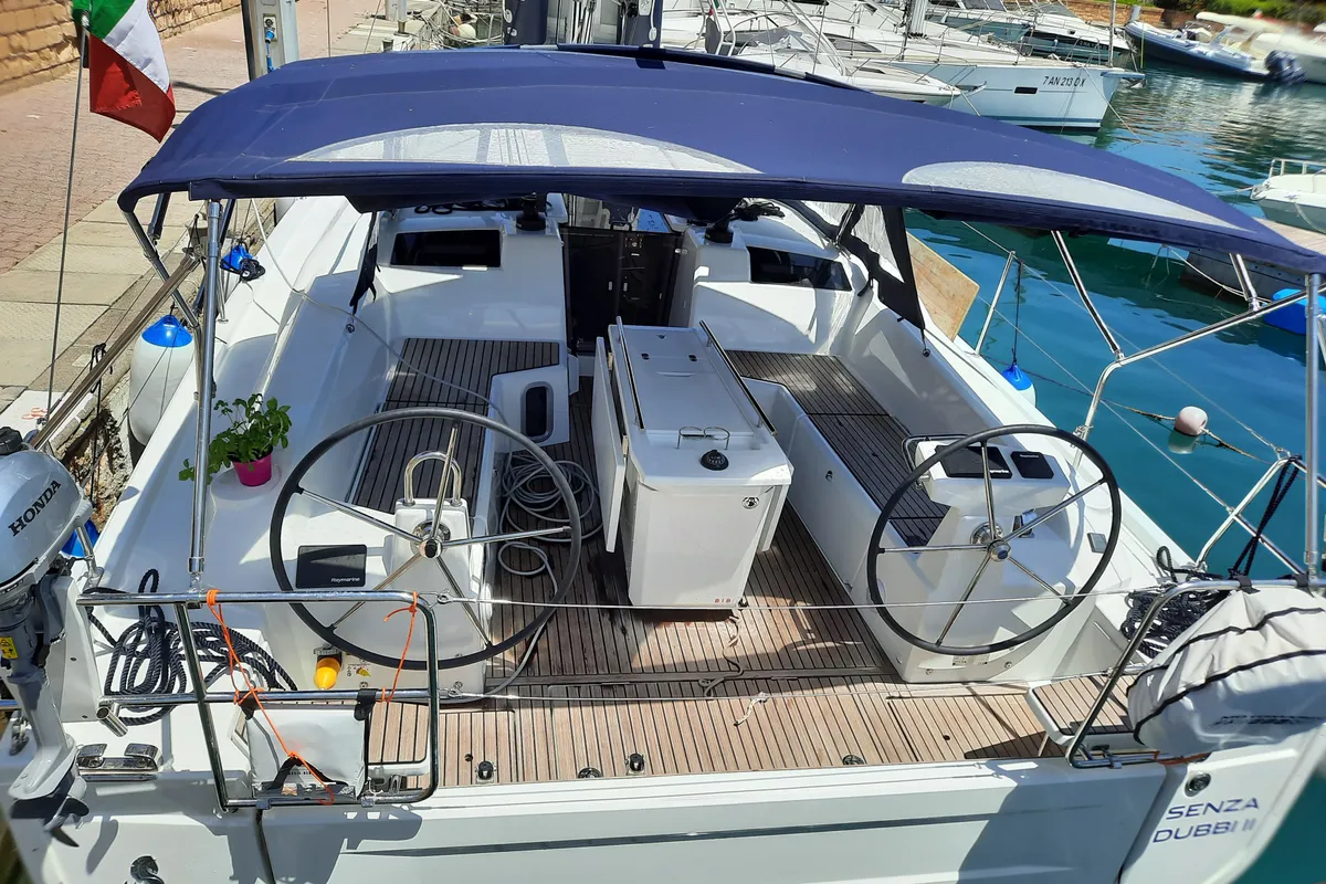 Cockpit of Senza Dubbi II, a Beneteau Oceanis 40.1 sailboat at Tonnarella, Italy