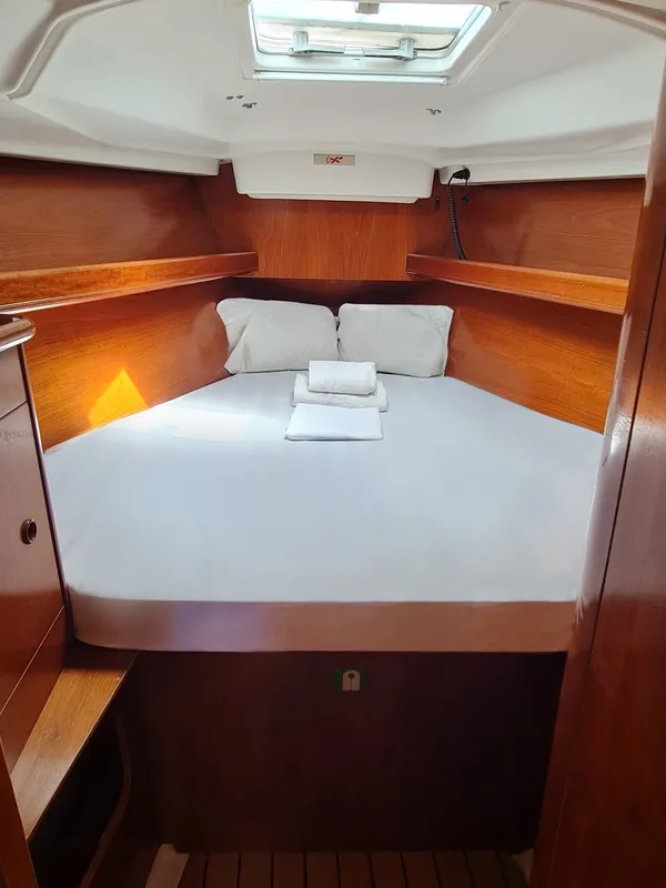 Cabin on Erika, a Beneteau Oceanis 411 sailboat at Volos Municipality, Greece