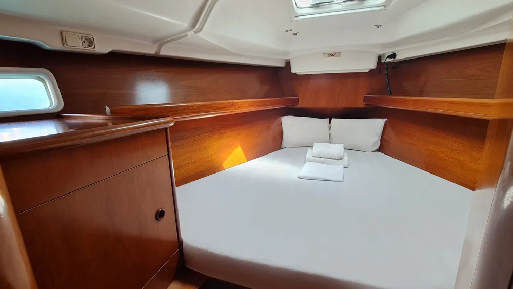 Cabin on Erika, a Beneteau Oceanis 411 sailboat at Volos Municipality, Greece