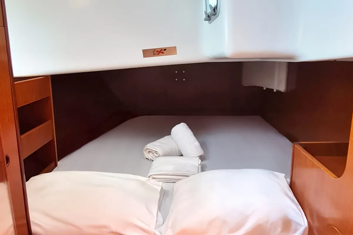 Cabin on Erika, a Beneteau Oceanis 411 sailboat at Volos Municipality, Greece