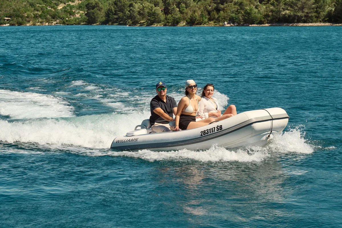 Alyss, a Azimut 72 motor yacht at Skradin, Croatia
