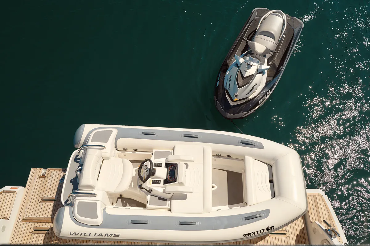Alyss, a Azimut 72 motor yacht at Skradin, Croatia