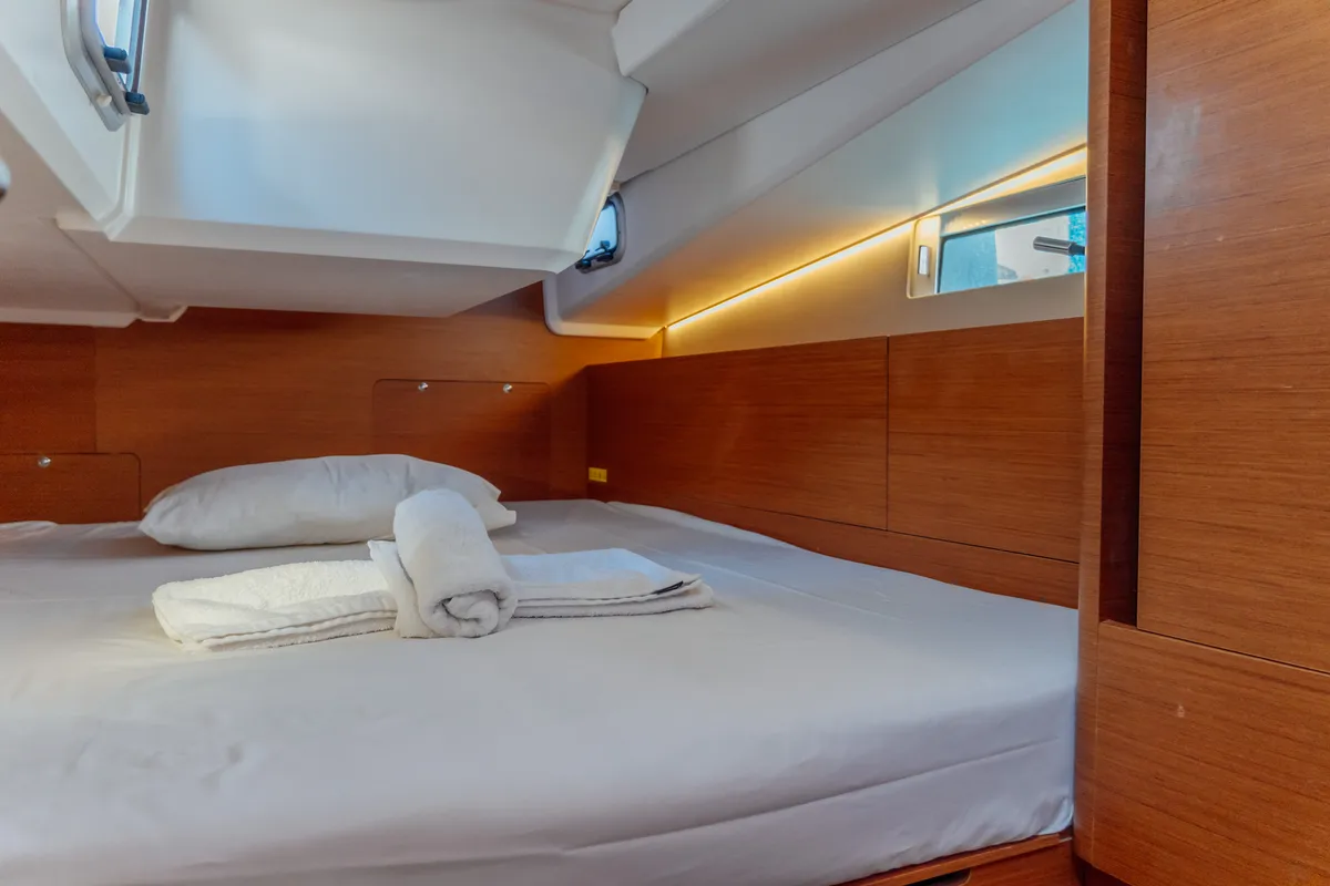 Cabin on Jouir, a Jeanneau Sun Odyssey 490 sailboat at Kos, Greece