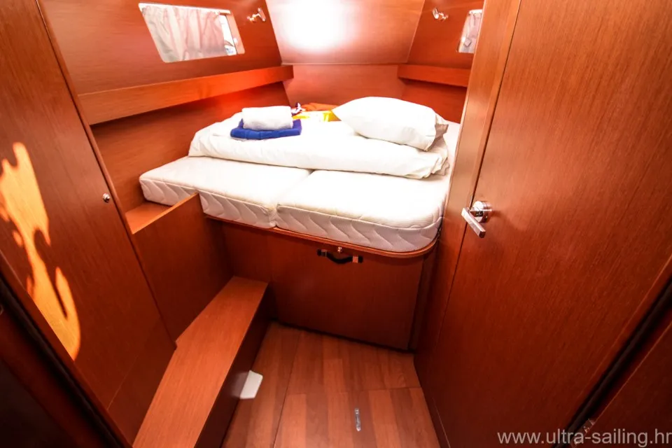 Cabin on Porterusa, a Beneteau Oceanis 41.1 sailboat at Općina Medulin, Croatia