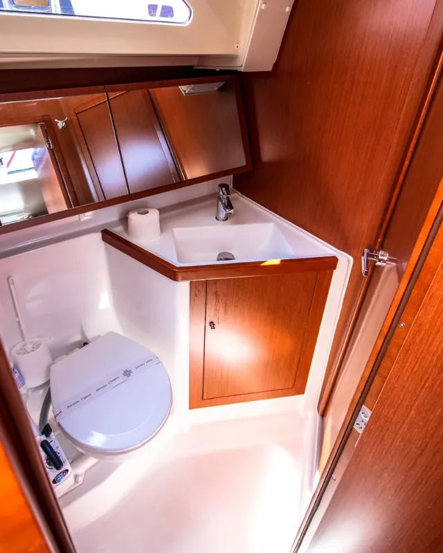 Head on Porterusa, a Beneteau Oceanis 41.1 sailboat at Općina Medulin, Croatia