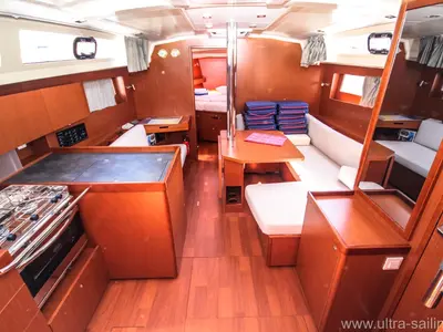 Salon of Porterusa, a Beneteau Oceanis 41.1 sailboat at Općina Medulin, Croatia