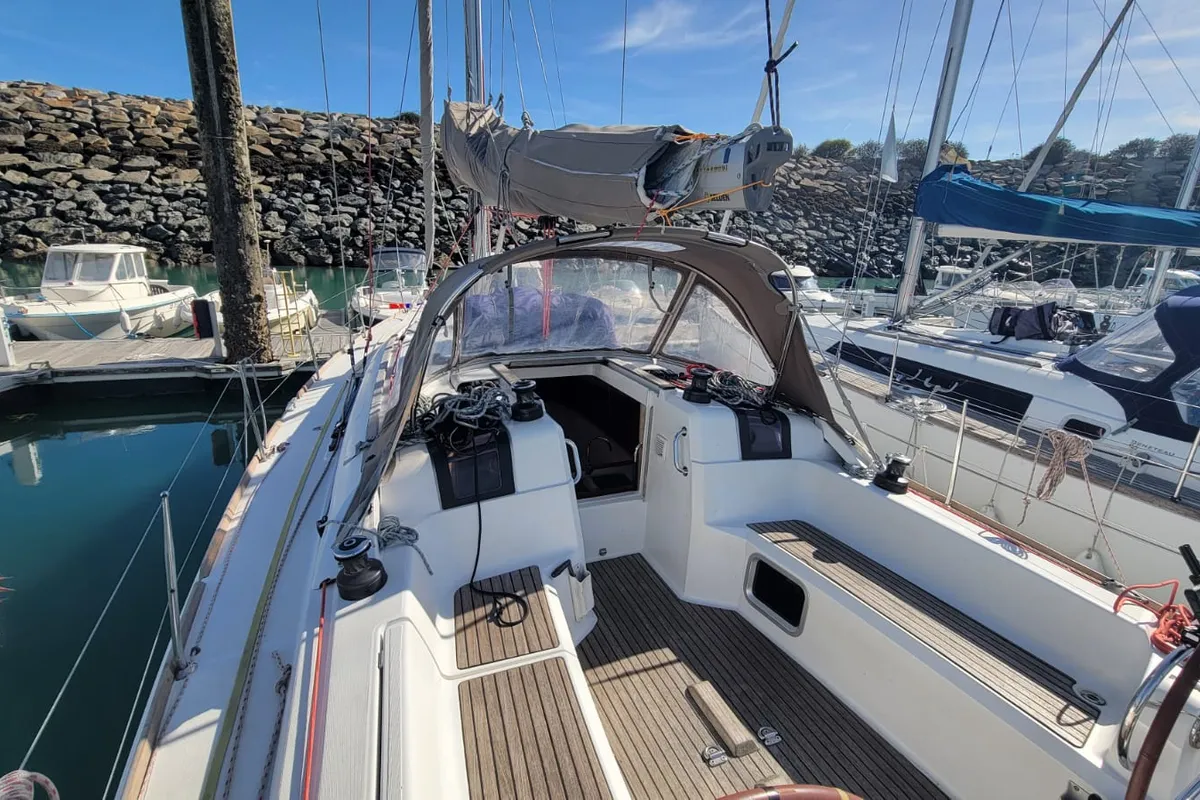 Cockpit of Grenat, a Jeanneau Sun Odyssey 379 sailboat at Saint-Cast-le-Guildo, France