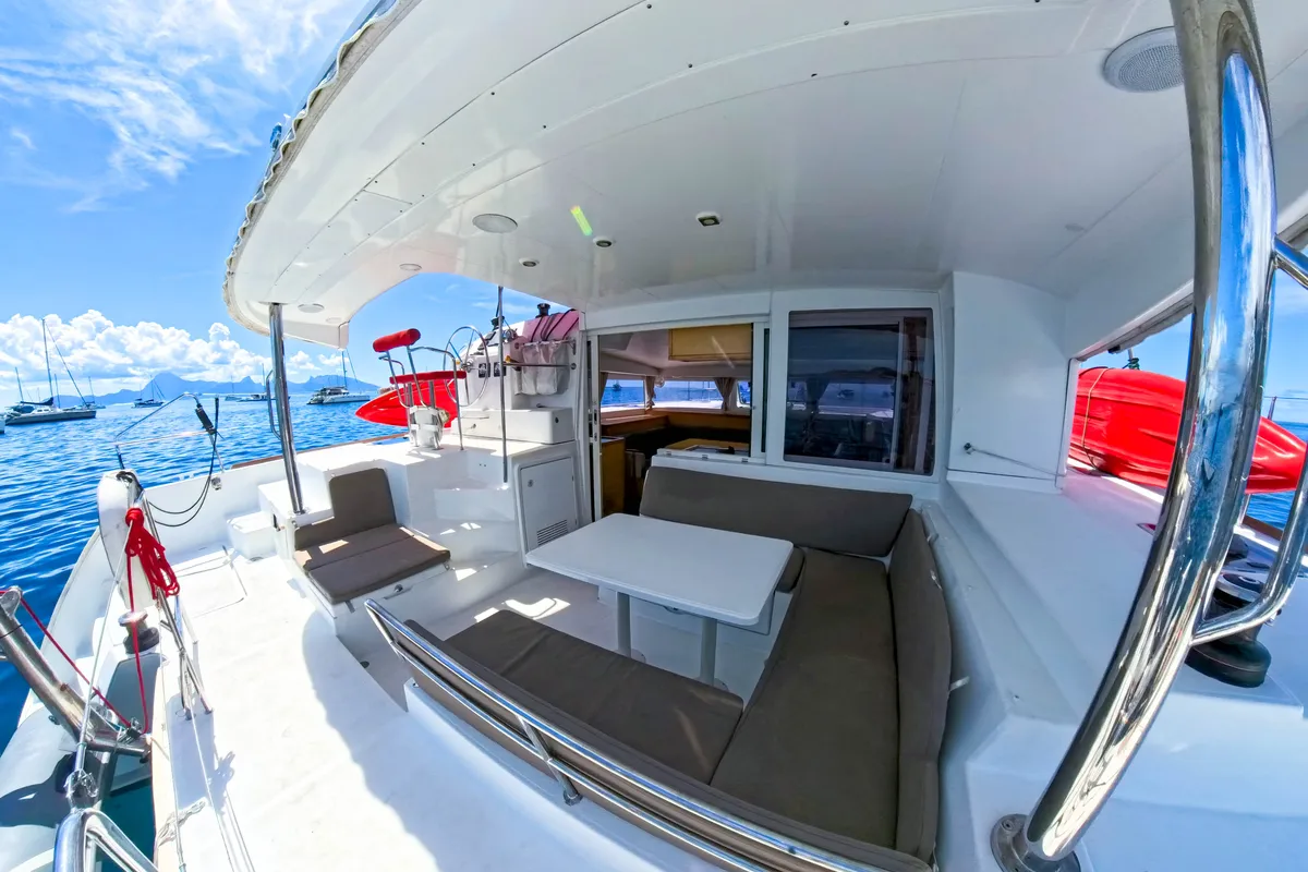 Deck of Poe Reva, a Lagoon 400 S2 catamaran at Papeete, France