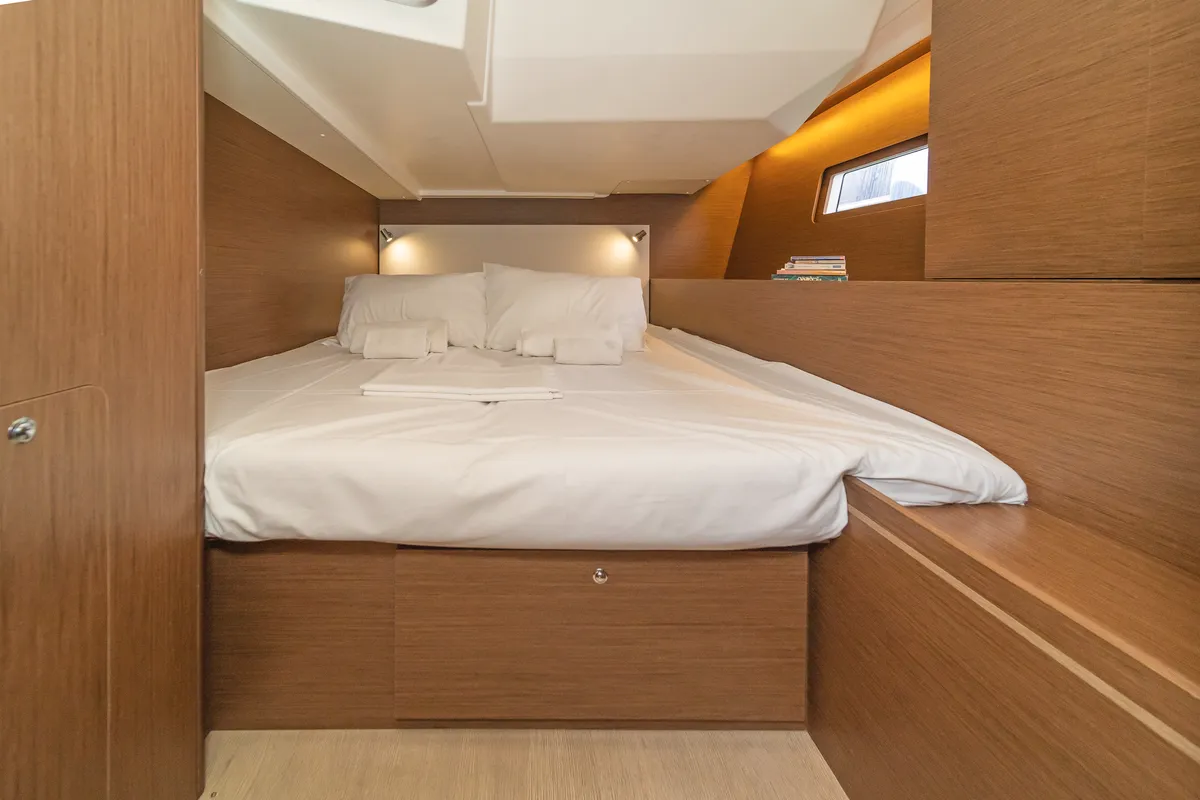 Cabin on Babakita, a Beneteau Oceanis 51.1 sailboat at Kontokali, Greece