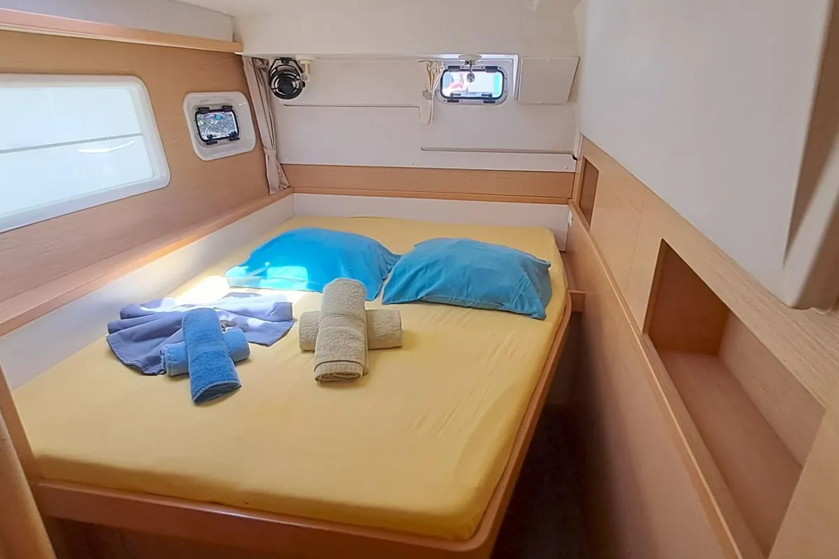 Cabin on Trixi, a Lagoon 400 S2 catamaran at Pointe-à-Pitre, France