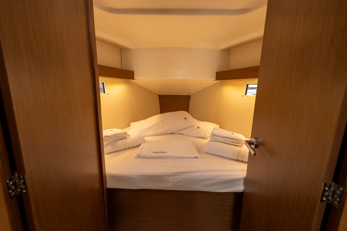Cabin on Pluto, a Beneteau Oceanis 34.1 sailboat at Salerno, Italy