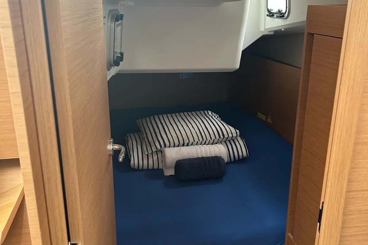 Cabin on Titzi, a Jeanneau Sun Odyssey 410 sailboat at Palma de Mallorca, Spain