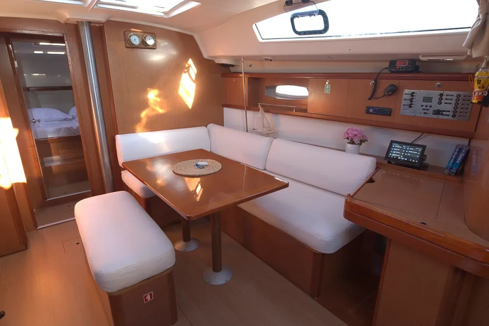 Salon of Aias, a Beneteau Oceanis 43 sailboat at Municipal Unit of Megara, Greece