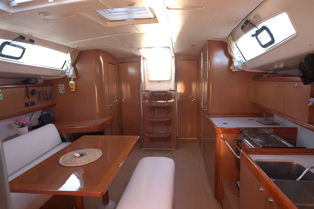 Salon of Aias, a Beneteau Oceanis 43 sailboat at Municipal Unit of Megara, Greece