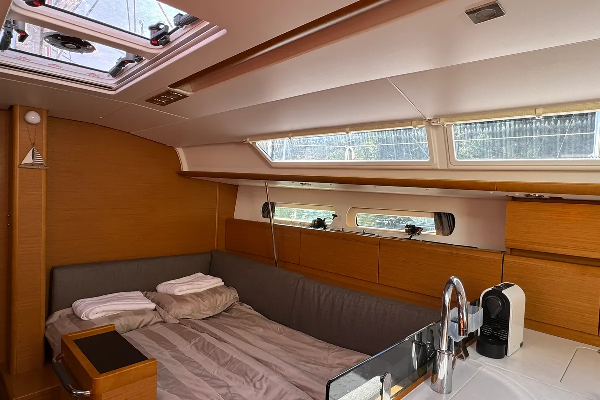 Cabin on ZikkZakk, a Jeanneau Sun Odyssey 409 sailboat at Bergen, Norway