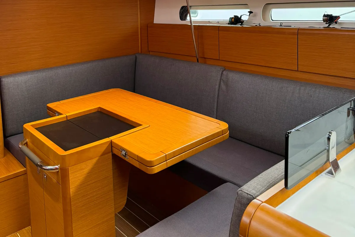 Salon of ZikkZakk, a Jeanneau Sun Odyssey 409 sailboat at Bergen, Norway