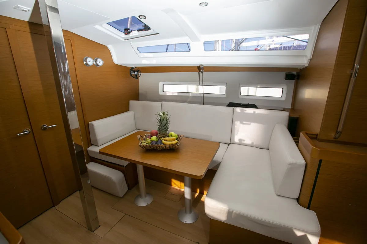 Salon of Homesick George, a Jeanneau Sun Odyssey 440 sailboat at Volos, Greece