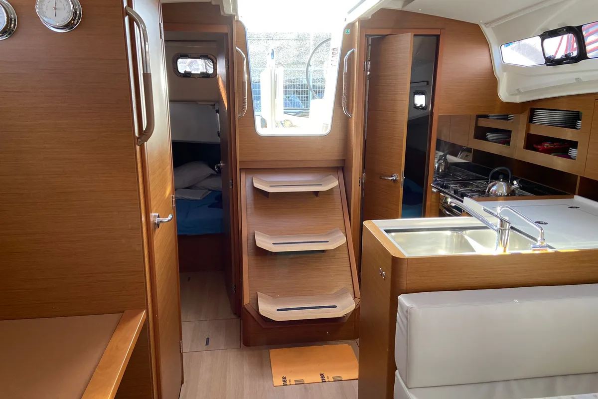 Salon of Philippa, a Jeanneau Sun Odyssey 380 sailboat at Cannigione, Italy