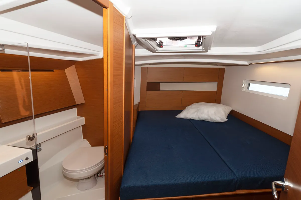 Cabin on SuElli, a Jeanneau Sun Odyssey 410 sailboat at Felanitx, Spain