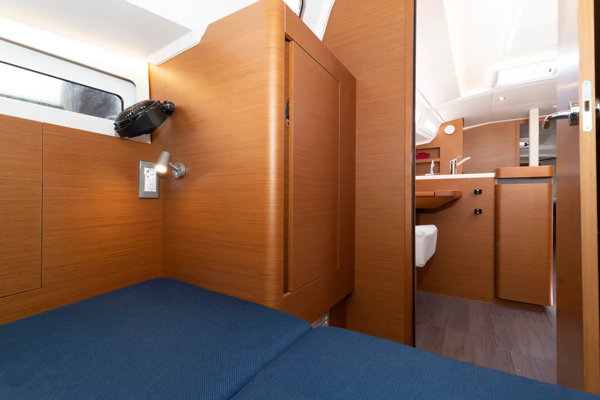 Cabin on SuElli, a Jeanneau Sun Odyssey 410 sailboat at Felanitx, Spain