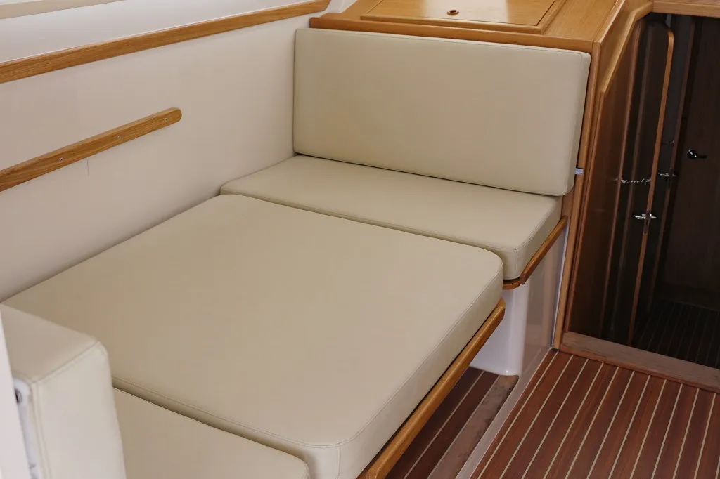 Salon of Jedva, a SAS - Vektor Adria 1002 Vektor motorboat at Općina Sukošan, Croatia