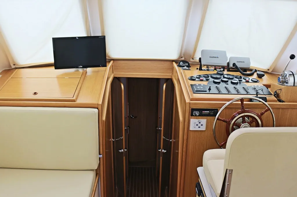 Cockpit of Jedva, a SAS - Vektor Adria 1002 Vektor motorboat at Općina Sukošan, Croatia