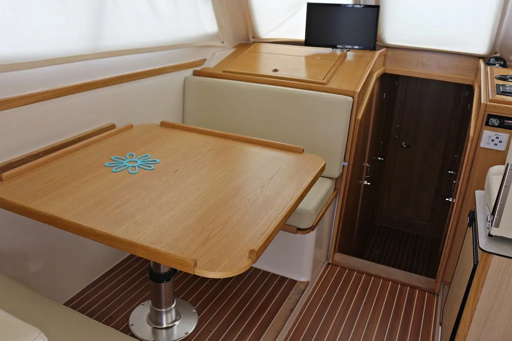 Salon of Jedva, a SAS - Vektor Adria 1002 Vektor motorboat at Općina Sukošan, Croatia