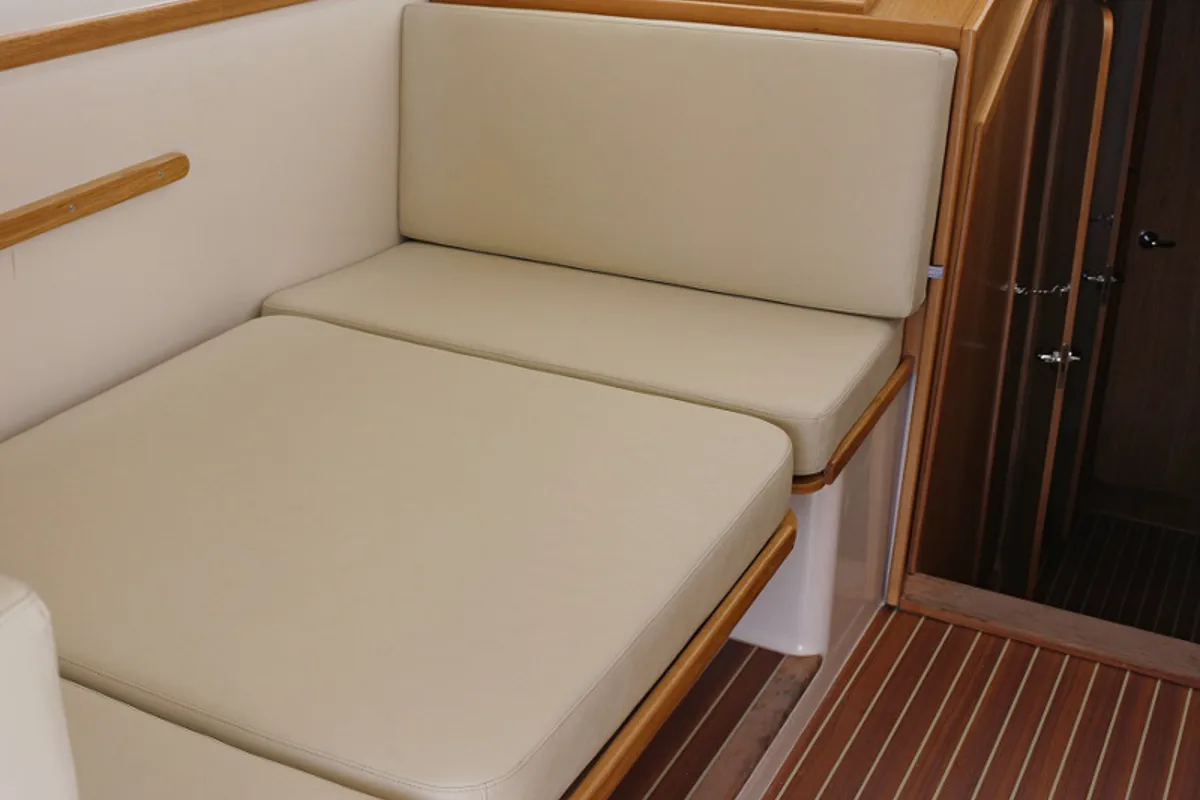 Salon of Jedva, a SAS - Vektor Adria 1002 Vektor motorboat at Općina Sukošan, Croatia