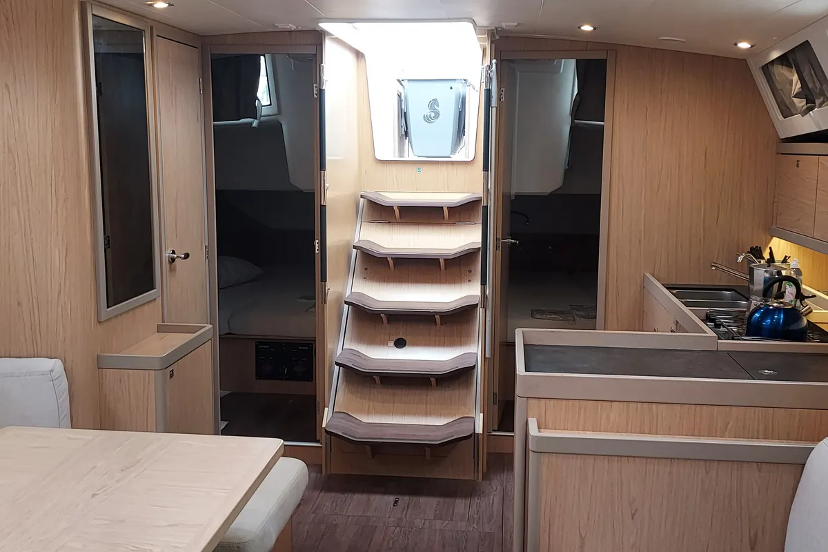 Salon of Alpamapa, a Beneteau Oceanis 45 sailboat at Toulon, France