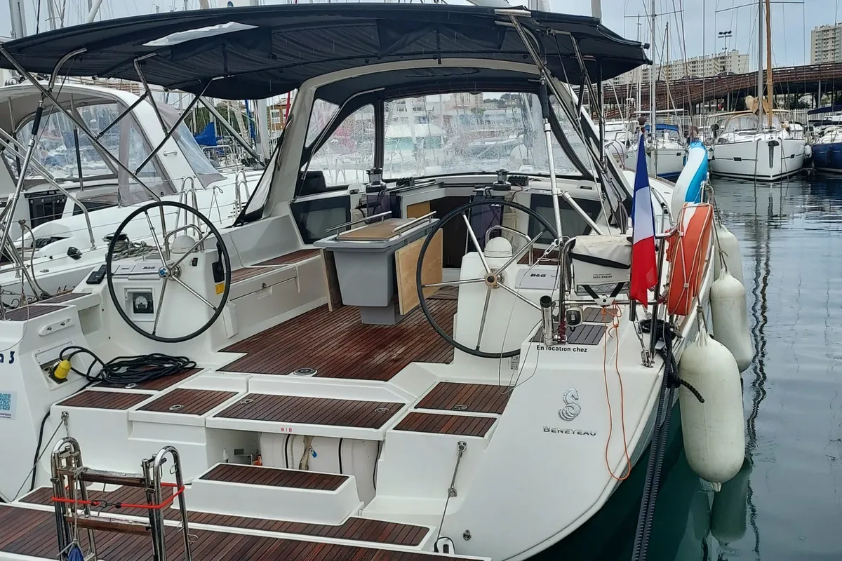 Exterior view of Alpamapa, a Beneteau Oceanis 45 sailboat at Toulon, France