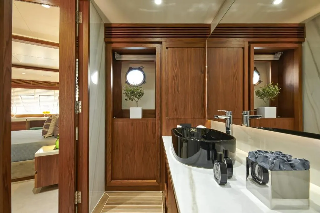 Head on La Fenice, a Azimut 85F motor yacht at Kontokali, Greece