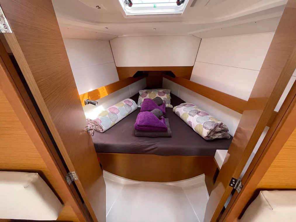 Cabin on Castor, a Jeanneau Sun Odyssey 349 sailboat at Felanitx, Spain