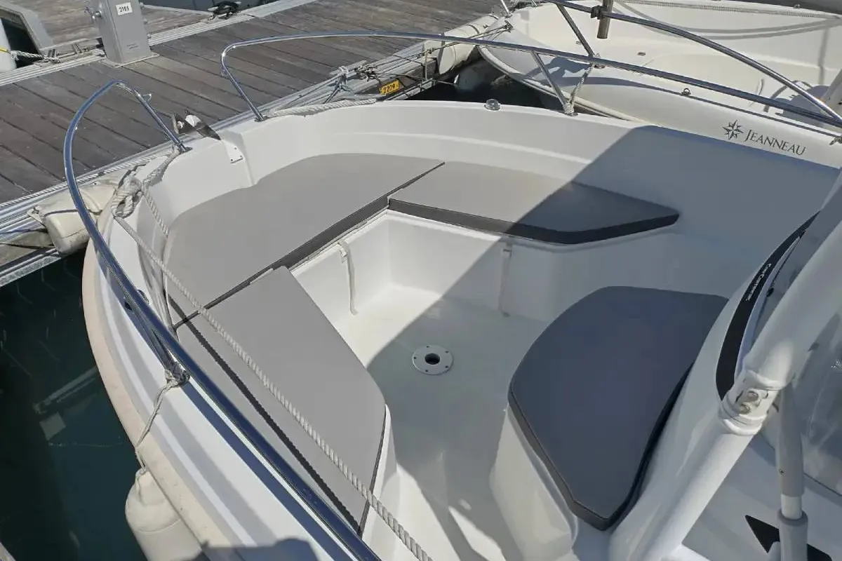 LEO JULES, a Jeanneau Cap Camarat 5.5 CC motorboat at Saint-Cast-le-Guildo, France