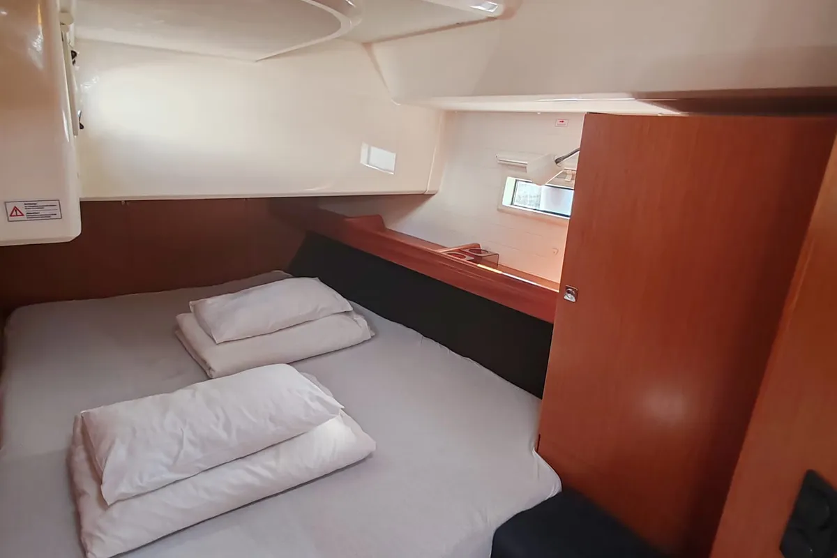 Cabin on Albedo, a Bavaria Cruiser 46 sailboat at Općina Pakoštane, Croatia