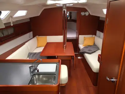 Malouen, a Beneteau Oceanis 34 sailboat at Kerners, France