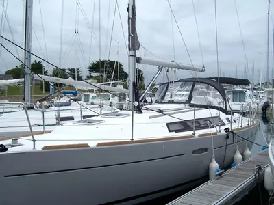 Malouen, a Beneteau Oceanis 34 sailboat at Kerners, France