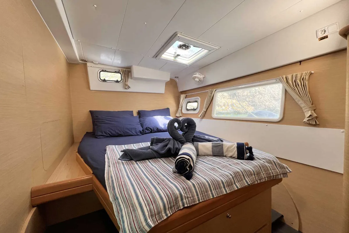 Cabin on Comfort, a Lagoon 420 catamaran at Bodrum, Turkey