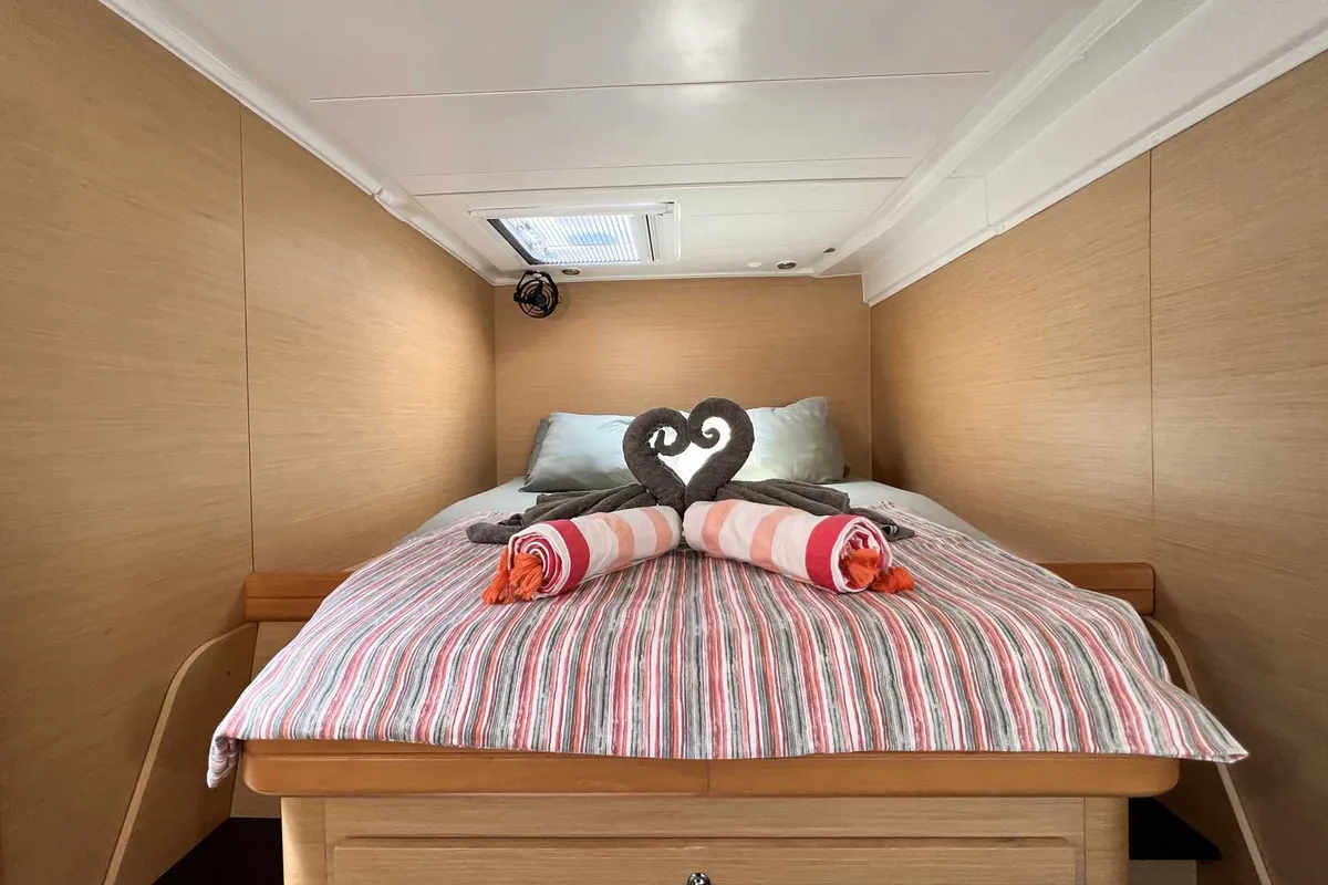 Cabin on Comfort, a Lagoon 420 catamaran at Bodrum, Turkey