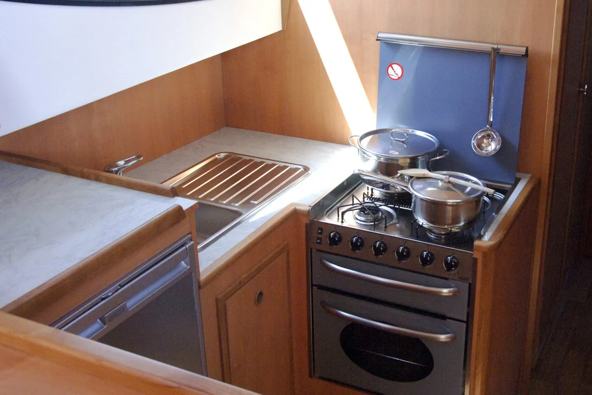 02, a Houseboat Holidays Italia S.R.L. Minuetto 6 motor yacht at Casier, Italy